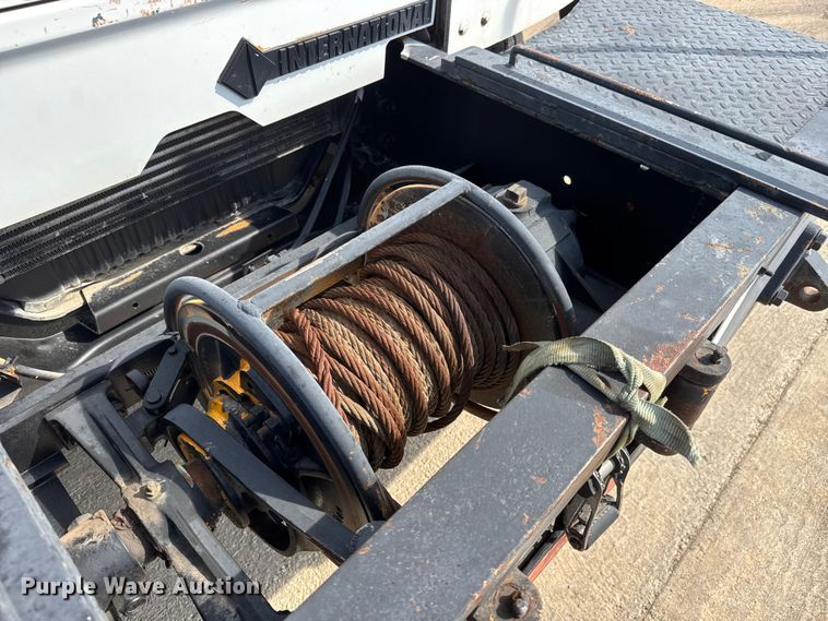 image for item EM8096 1995 International 4900 digger derrick truck