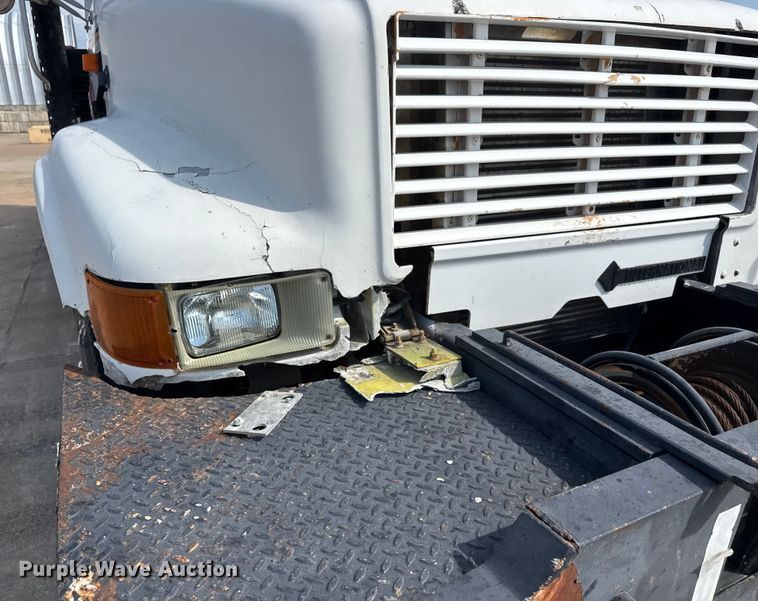 image for item EM8096 1995 International 4900 digger derrick truck