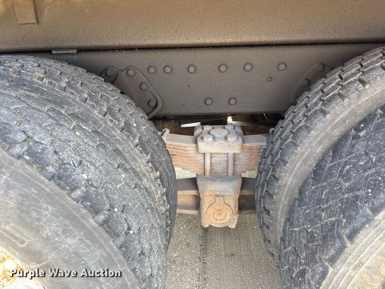 image for item EM8096 1995 International 4900 digger derrick truck