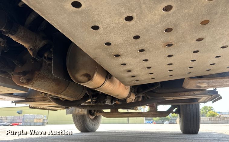 image for item EM8096 1995 International 4900 digger derrick truck