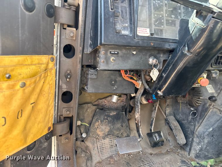 image for item EM8096 1995 International 4900 digger derrick truck