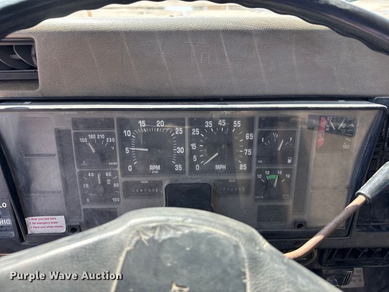 image for item EM8096 1995 International 4900 digger derrick truck