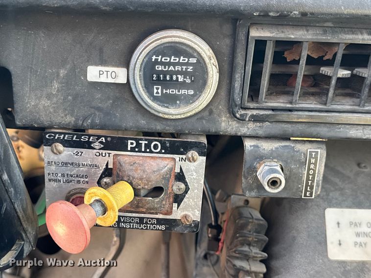 image for item EM8096 1995 International 4900 digger derrick truck