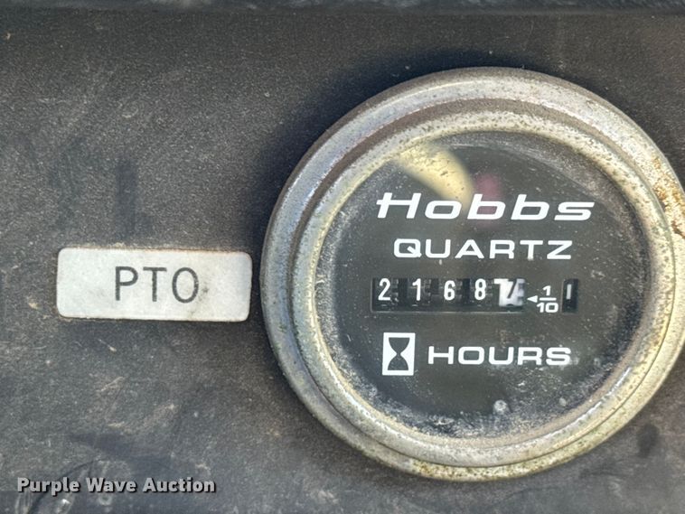 image for item EM8096 1995 International 4900 digger derrick truck