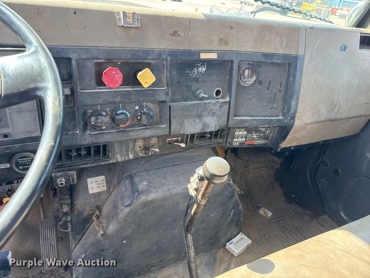 image for item EM8096 1995 International 4900 digger derrick truck