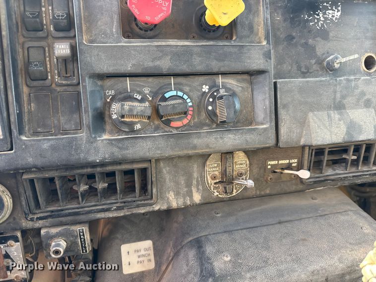 image for item EM8096 1995 International 4900 digger derrick truck