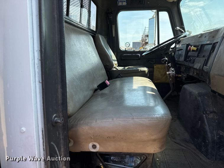 image for item EM8096 1995 International 4900 digger derrick truck