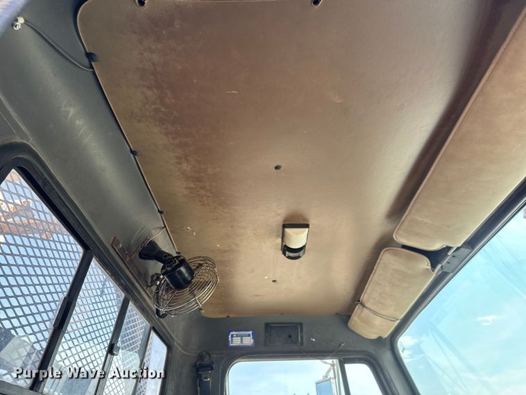 image for item EM8096 1995 International 4900 digger derrick truck