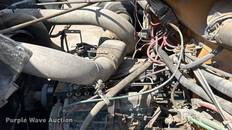 image for item EM8096 1995 International 4900 digger derrick truck