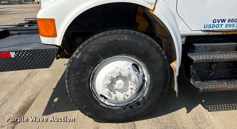 image for item EM8096 1995 International 4900 digger derrick truck