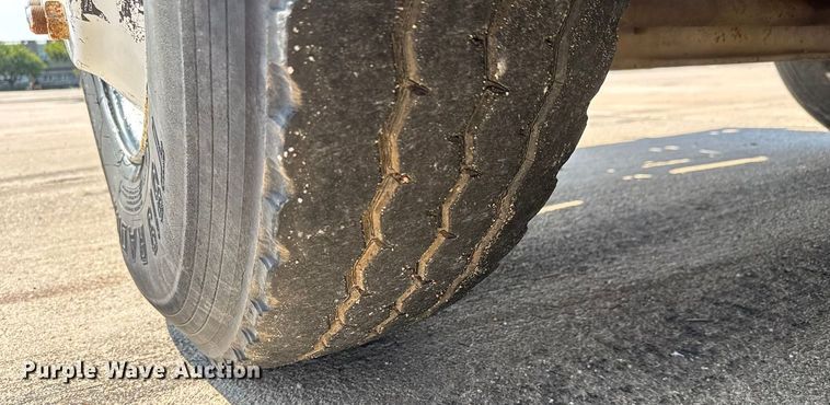 image for item EM8096 1995 International 4900 digger derrick truck