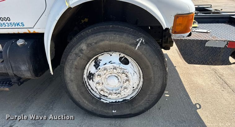 image for item EM8096 1995 International 4900 digger derrick truck