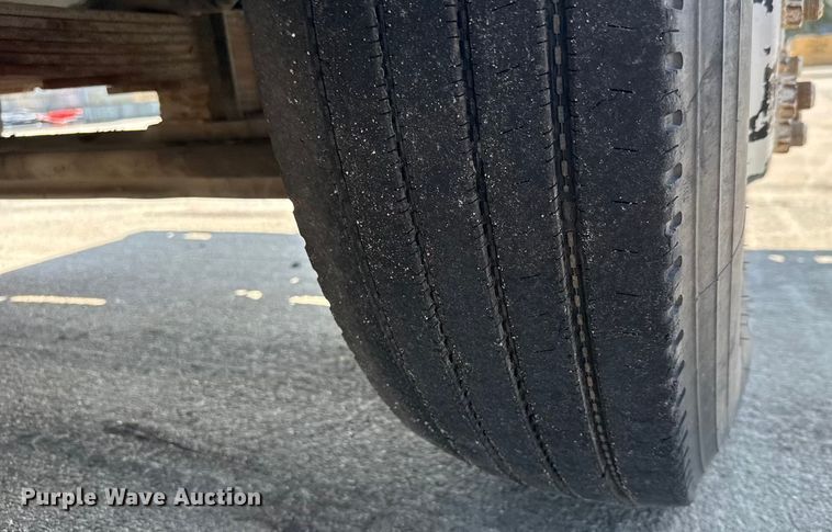 image for item EM8096 1995 International 4900 digger derrick truck