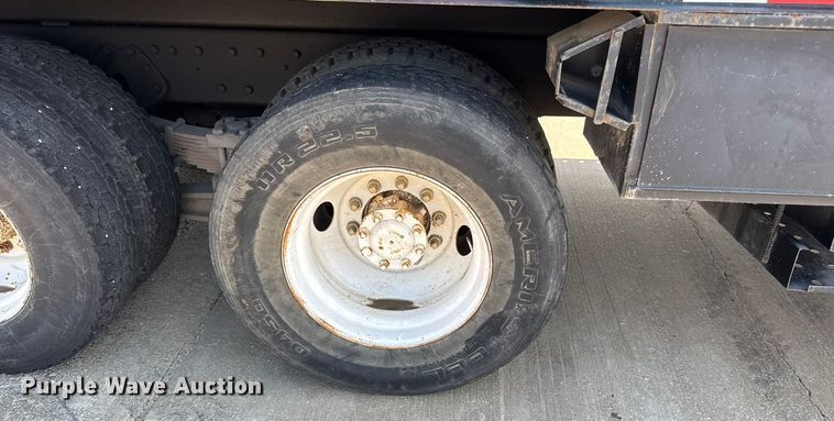 image for item EM8096 1995 International 4900 digger derrick truck