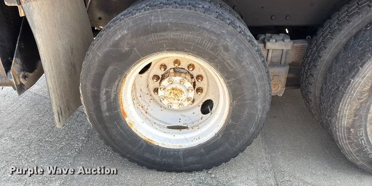 image for item EM8096 1995 International 4900 digger derrick truck