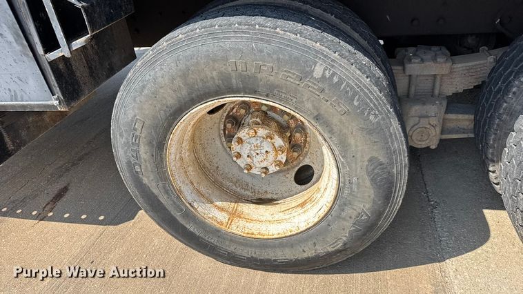 image for item EM8096 1995 International 4900 digger derrick truck