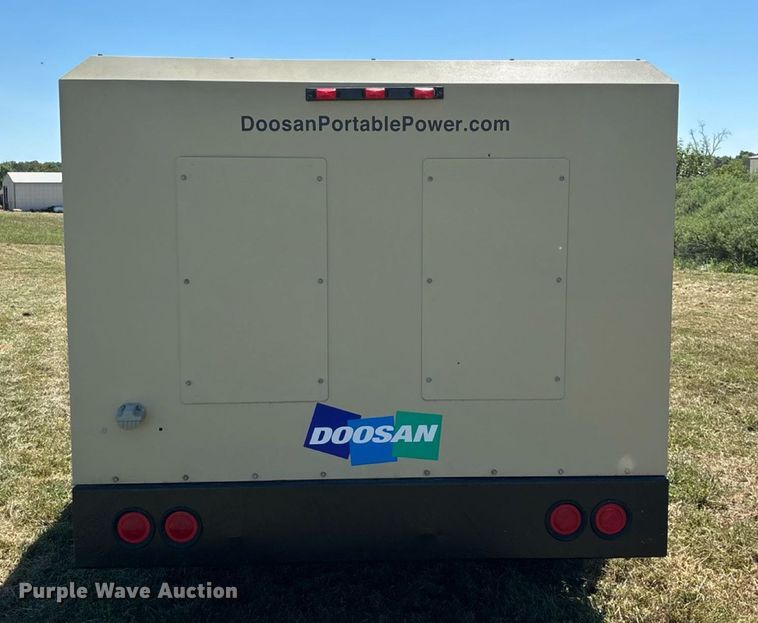 image for item EN3631 2021 Doosan XP825 HP750 air compressor