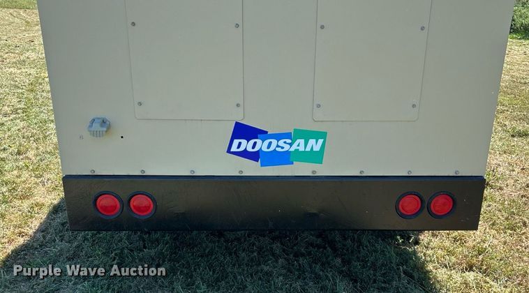 image for item EN3631 2021 Doosan XP825 HP750 air compressor