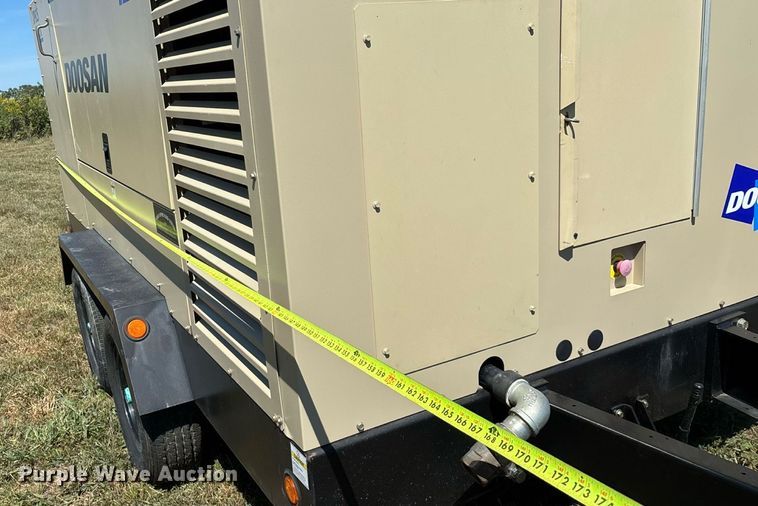 image for item EN3631 2021 Doosan XP825 HP750 air compressor