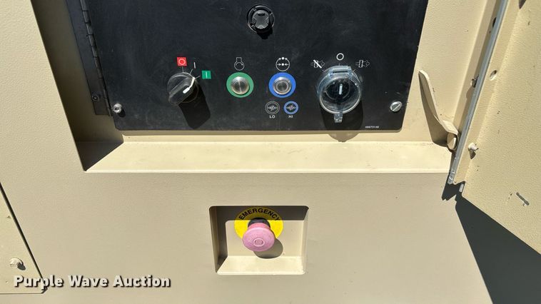 image for item EN3631 2021 Doosan XP825 HP750 air compressor