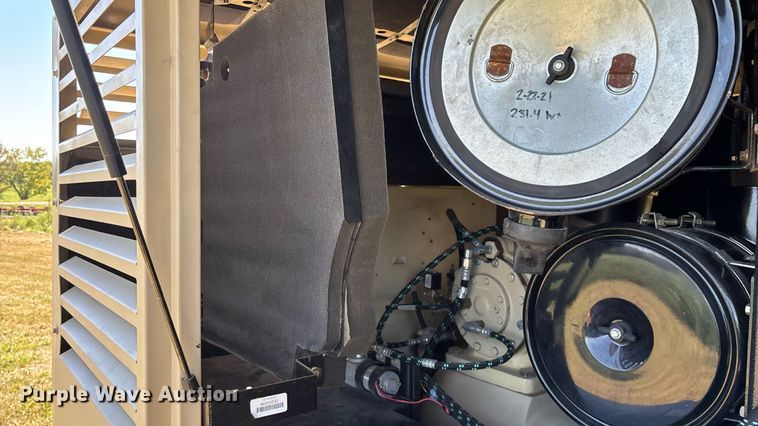 image for item EN3631 2021 Doosan XP825 HP750 air compressor