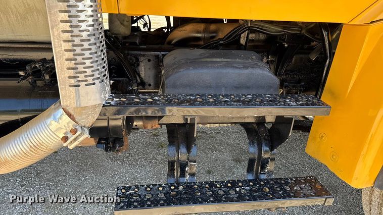 image for item EN3969 2004 Sterling L9500 Series dump truck