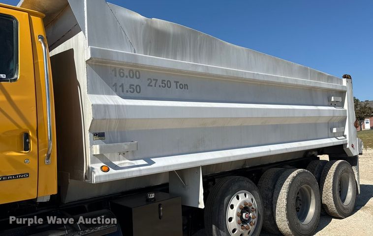 image for item EN3969 2004 Sterling L9500 Series dump truck