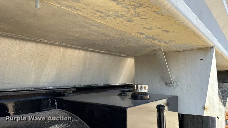 image for item EN3969 2004 Sterling L9500 Series dump truck