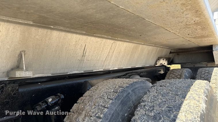 image for item EN3969 2004 Sterling L9500 Series dump truck