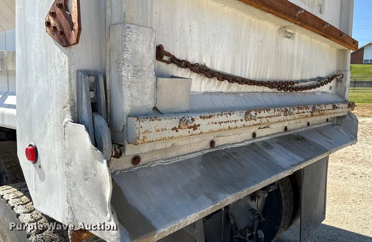 image for item EN3969 2004 Sterling L9500 Series dump truck