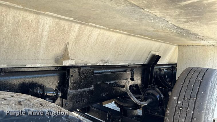 image for item EN3969 2004 Sterling L9500 Series dump truck