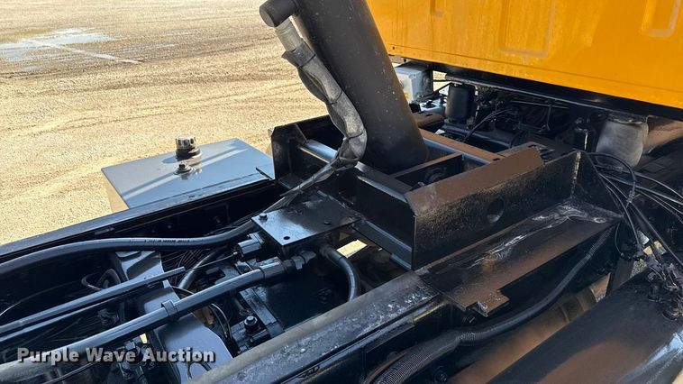 image for item EN3969 2004 Sterling L9500 Series dump truck