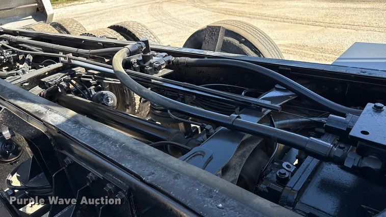 image for item EN3969 2004 Sterling L9500 Series dump truck