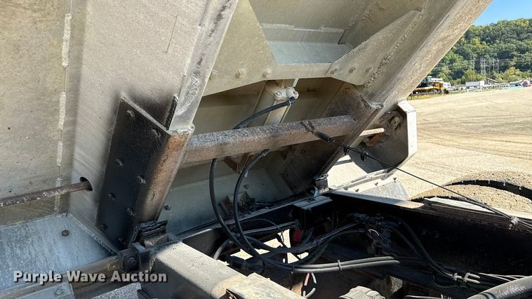 image for item EN3969 2004 Sterling L9500 Series dump truck