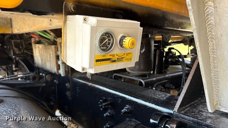 image for item EN3969 2004 Sterling L9500 Series dump truck