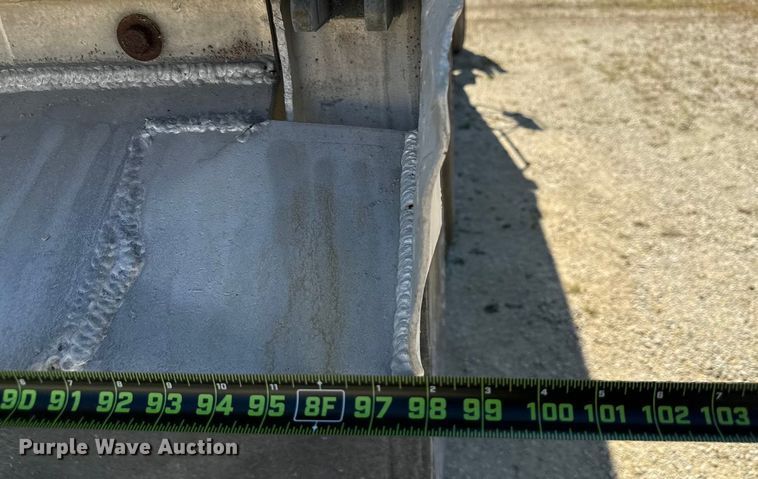 image for item EN3969 2004 Sterling L9500 Series dump truck