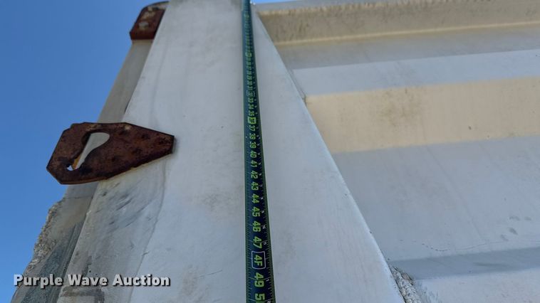 image for item EN3969 2004 Sterling L9500 Series dump truck