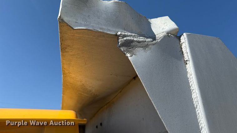 image for item EN3969 2004 Sterling L9500 Series dump truck