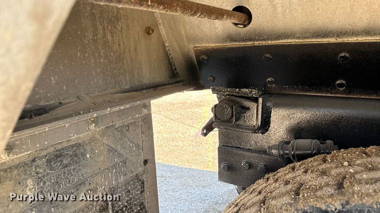 image for item EN3969 2004 Sterling L9500 Series dump truck