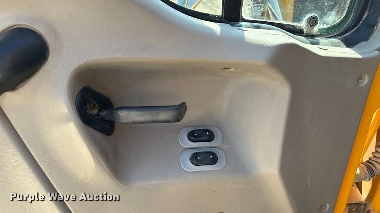 image for item EN3969 2004 Sterling L9500 Series dump truck