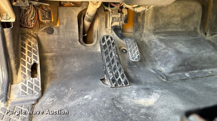 image for item EN3969 2004 Sterling L9500 Series dump truck