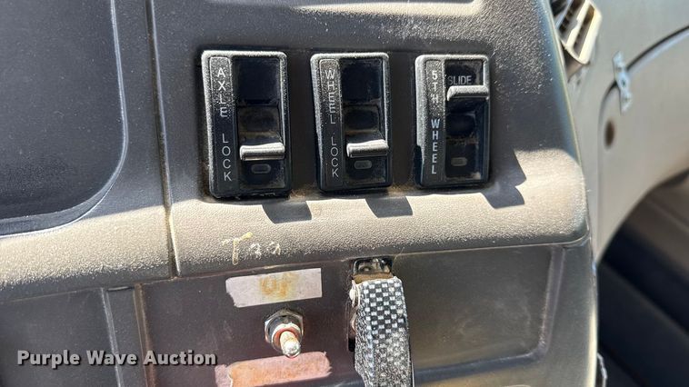 image for item EN3969 2004 Sterling L9500 Series dump truck