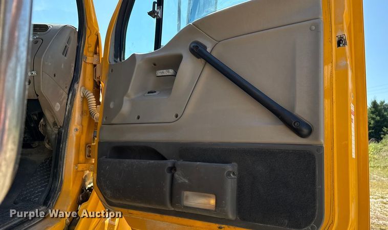 image for item EN3969 2004 Sterling L9500 Series dump truck