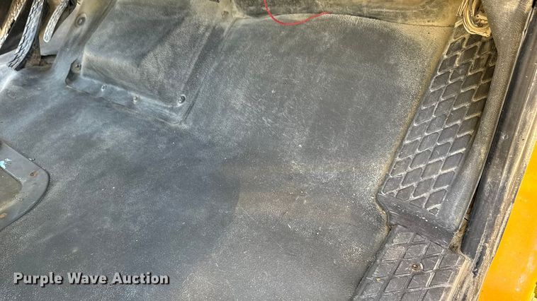 image for item EN3969 2004 Sterling L9500 Series dump truck