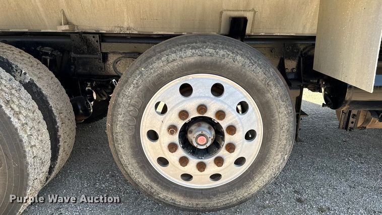 image for item EN3969 2004 Sterling L9500 Series dump truck