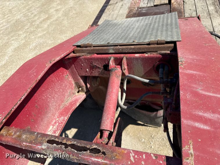 image for item EN3970 2007 Trail King Trail King Industries lowboy equipment trailer