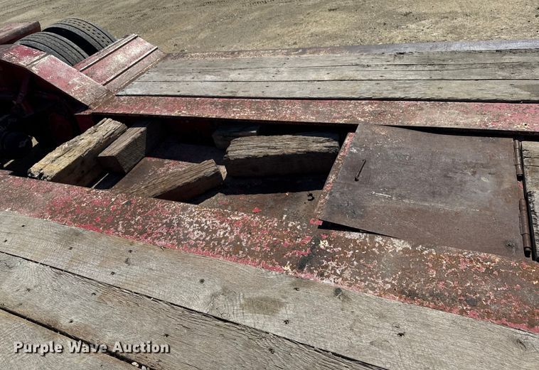 image for item EN3970 2007 Trail King Trail King Industries lowboy equipment trailer