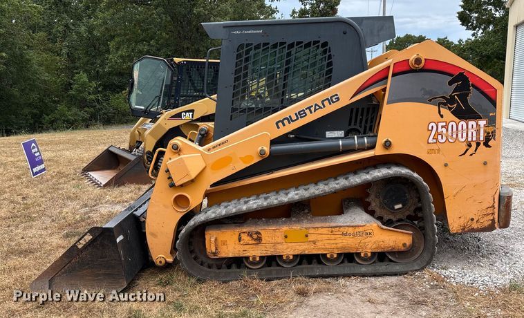 image for item EN5561 2016 Mustang 2500RT tracked skid steer loader