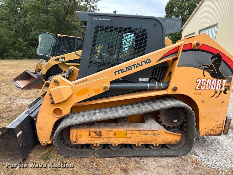 image for item EN5561 2016 Mustang 2500RT tracked skid steer loader