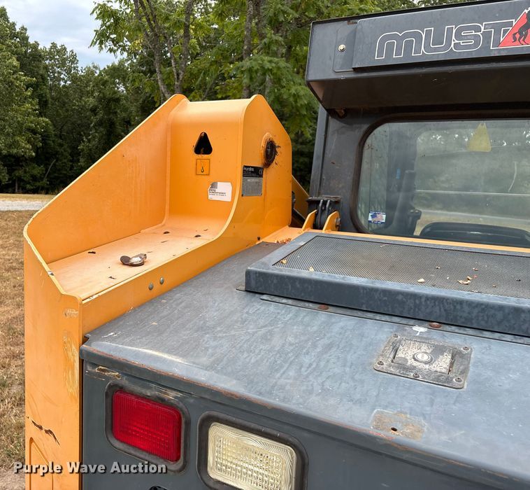 image for item EN5561 2016 Mustang 2500RT tracked skid steer loader